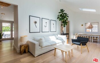 3279 Ledgewood Dr in Los Angeles, CA - Building Photo - Building Photo