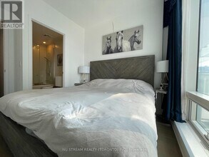 1 Bloor St E in Toronto, ON - Building Photo - Building Photo