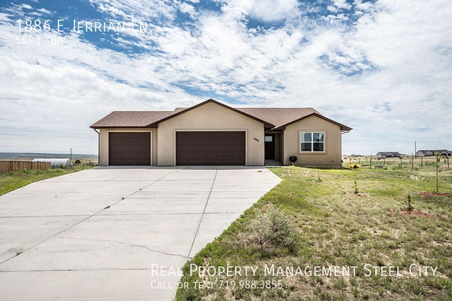 1886 Jerrian Ln in Pueblo West, CO - Building Photo