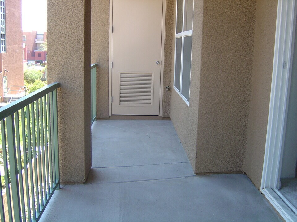 50 E Serene Ave in Las Vegas, NV - Building Photo