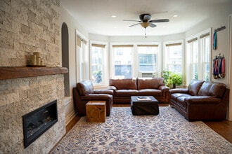 2946 N Pine Grove Ave in Chicago, IL - Building Photo - Building Photo