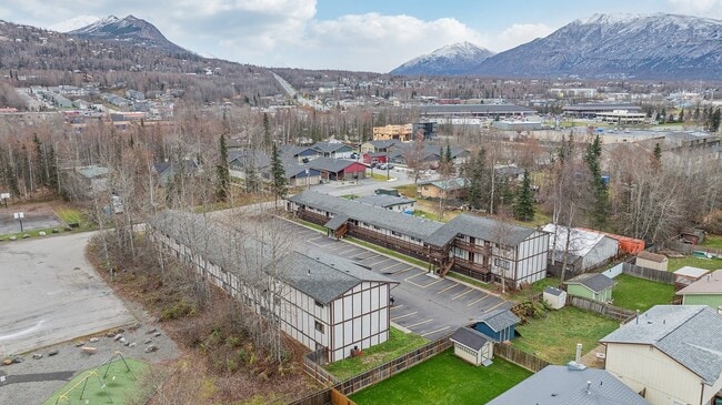 ReNew End Street in Eagle River, AK - Foto de edificio - Building Photo