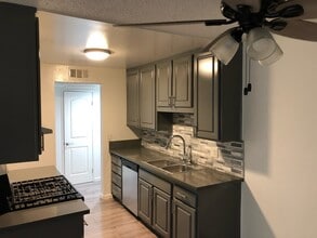 7500 Mason Ave, Unit 218 in Los Angeles, CA - Building Photo - Building Photo