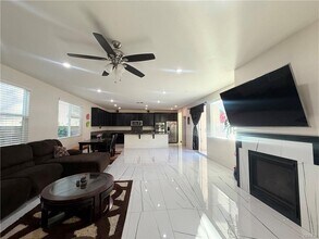 28635 Parkside Dr in Santa Clarita, CA - Building Photo - Building Photo