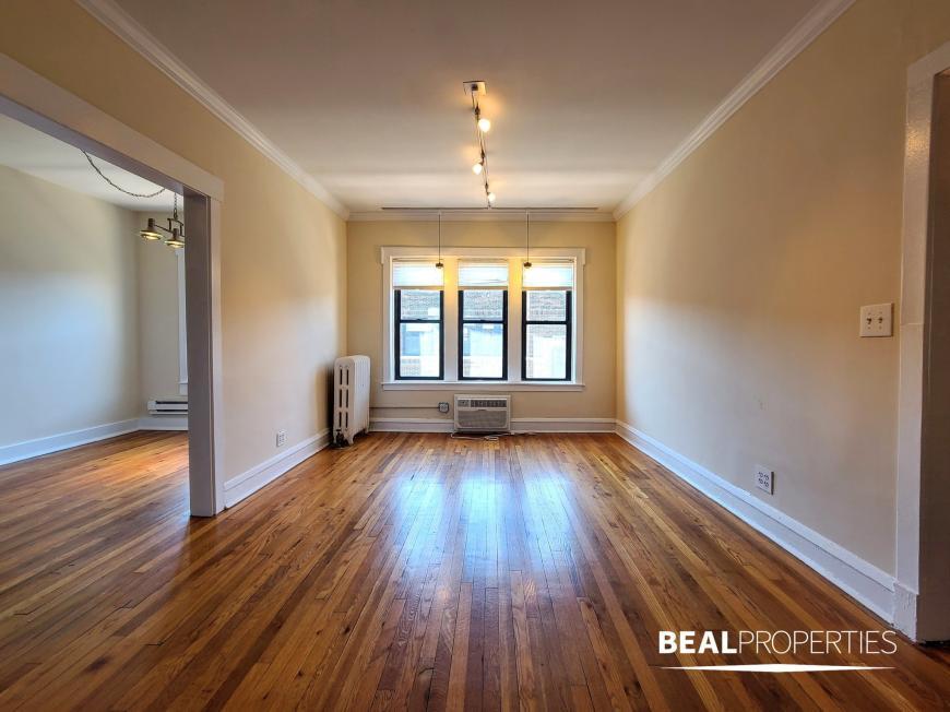 742 W Addison St in Chicago, IL - Building Photo