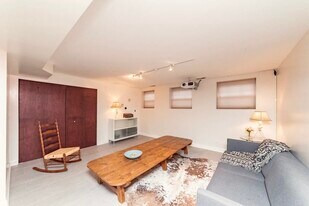 1258 W Hood Ave, Unit 1W in Chicago, IL - Building Photo