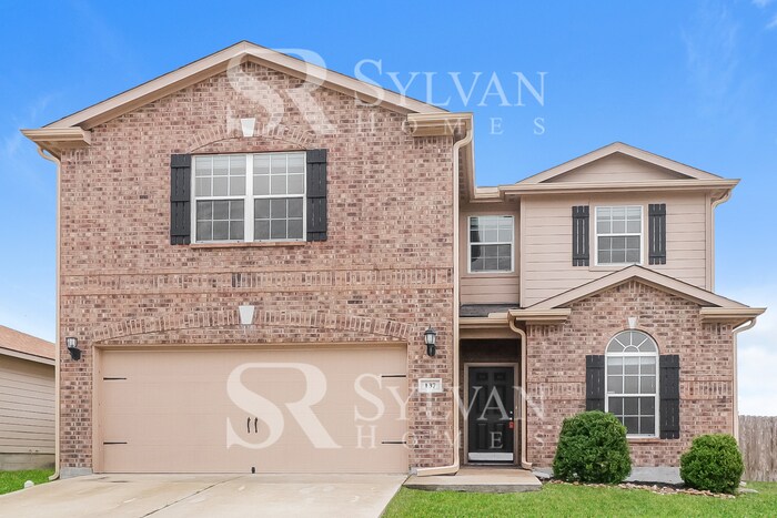137 Robertson Ln in Jarrell, TX - Building Photo