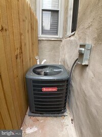 207 E Cambria St photo'