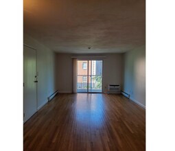 45 Elmwood Park in Quincy, MA - Foto de edificio - Building Photo