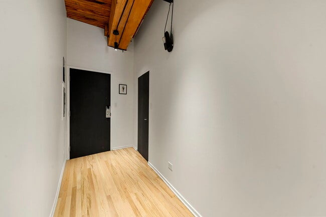 1670 N Claremont Ave in Chicago, IL - Building Photo - Building Photo