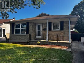17 Renny Crescent in London, ON - Building Photo