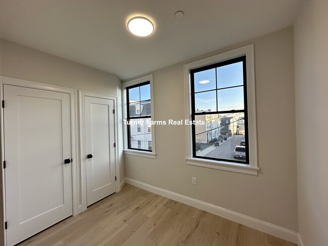 48 Woodward St, Unit 2 in Boston, MA - Building Photo - Building Photo