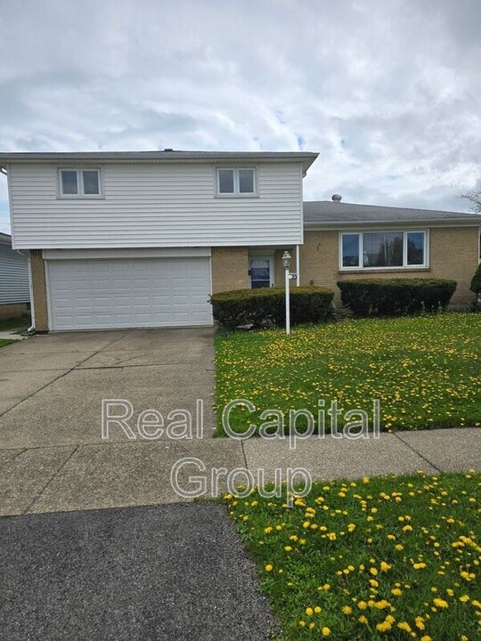 33 Panama Ln in Buffalo, NY - Building Photo