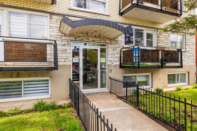 7125 13E Av in Montréal, QC - Building Photo - Building Photo