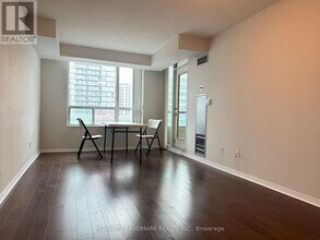 238 Doris Ave in Toronto, ON - Building Photo - Building Photo