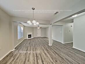 210 Creek Point Ln in Arlington, TX - Foto de edificio - Building Photo