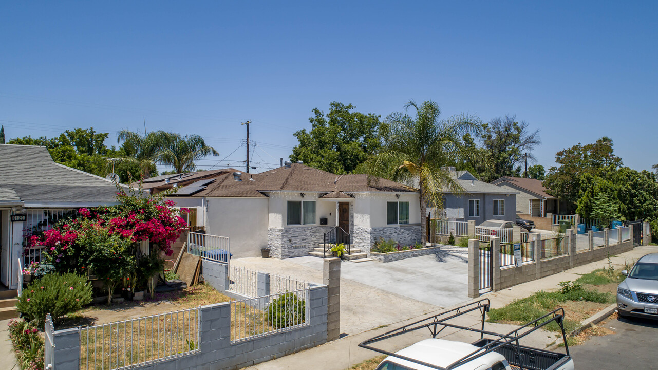 8133 Noble Ave in Panorama City, CA - Building Photo