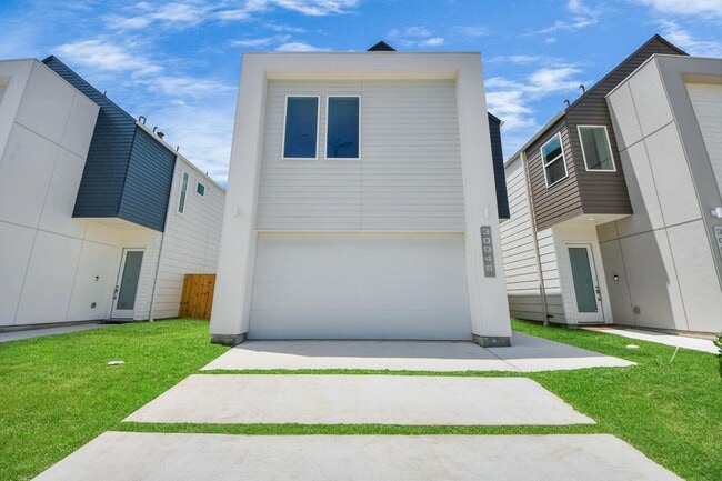 property at 3004A Ventas Dr