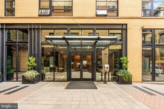 2125 14th St NW, Unit 331 in Washington, DC - Foto de edificio - Building Photo