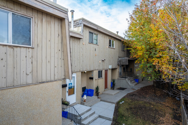 6819 Centre St NW in Calgary, AB - Building Photo - Building Photo