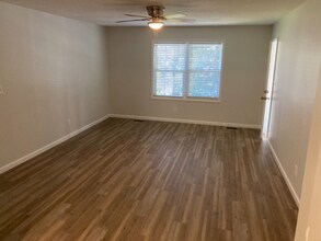 1407 Knob Creek Rd in Johnson City, TN - Building Photo - Building Photo