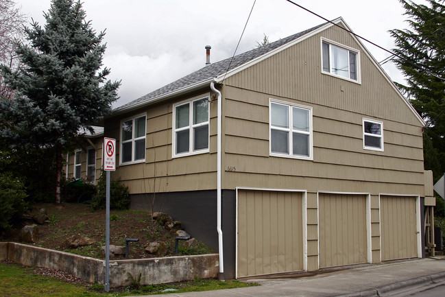 6669 SW Canyon Ln in Portland, OR - Building Photo - Building Photo