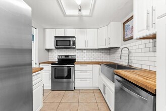 1420 Lake Mango Way in West Palm Beach, FL - Building Photo - Building Photo