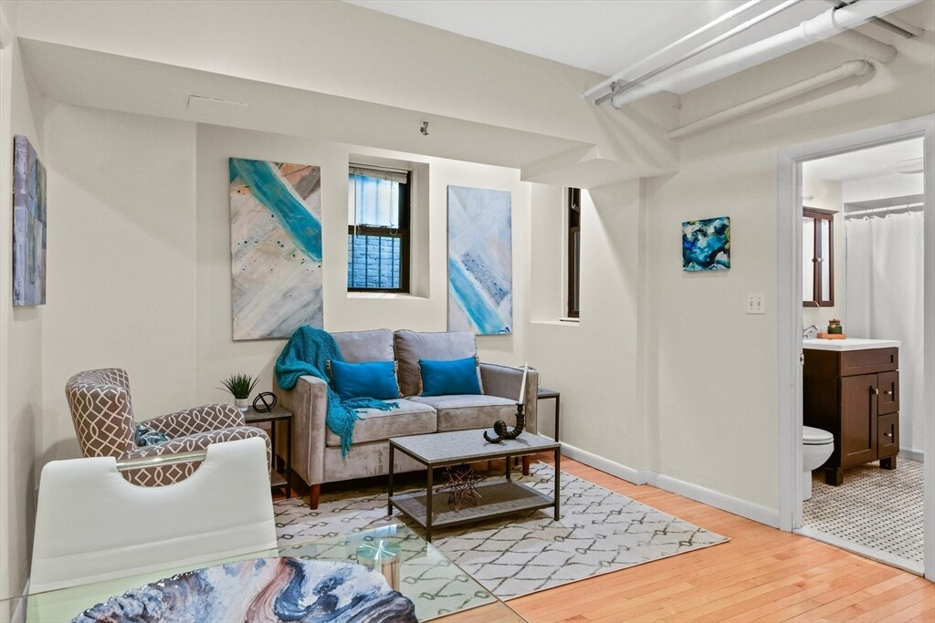 186 Commonwealth Ave in Boston, MA - Building Photo