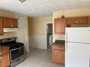 281 Mowry St-Unit -2 in Woonsocket, RI - Building Photo - Building Photo
