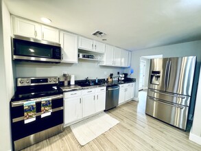 14042 N 38th Pl in Phoenix, AZ - Building Photo - Building Photo