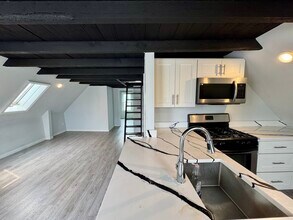 61 Tell St, Unit 3 in Providence, RI - Foto de edificio - Building Photo