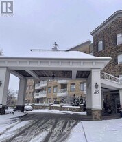 80 Burns Blvd in King, ON - Building Photo