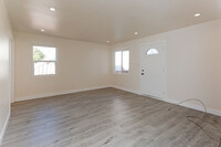 11934 Rosecrans Ave in Norwalk, CA - Foto de edificio - Interior Photo