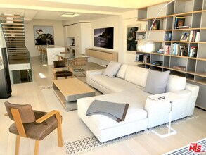 1267 Palisades Beach Rd in Santa Monica, CA - Building Photo - Building Photo