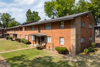 4015 Summer Ave in Memphis, TN - Building Photo - Building Photo