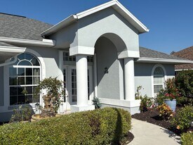 565 Boundary Blvd in Rotonda West, FL - Building Photo