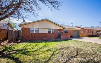 5537 17th St in Lubbock, TX - Foto de edificio - Building Photo