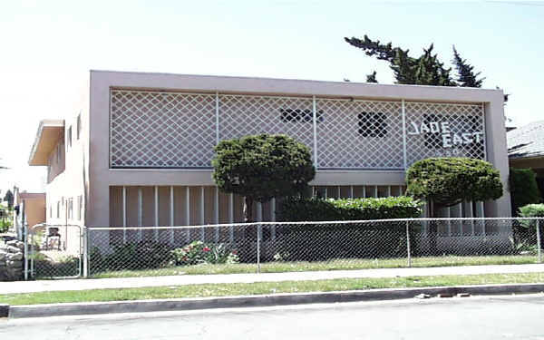 250 E Kingsley Ave in Pomona, CA - Building Photo