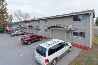 360 SE Railroad St in Bend, OR - Foto de edificio - Building Photo