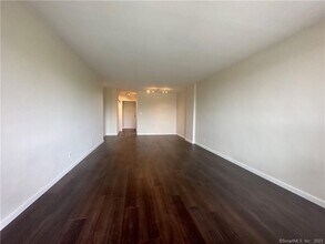 91 Strawberry Hill Ave in Stamford, CT - Building Photo - Building Photo