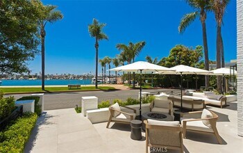 2401 Bayshore Dr in Newport Beach, CA - Building Photo - Building Photo