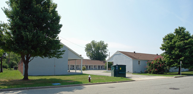 Commonwealth Hall in Newport News, VA - Building Photo - Building Photo