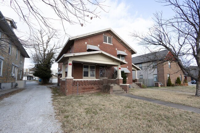 425 E Cherry St in Springfield, MO - Building Photo - Building Photo