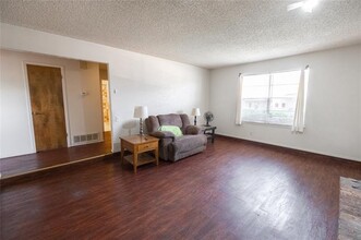515 N Walnut Creek Dr in Mansfield, TX - Building Photo - Building Photo