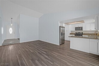 727 Barrie Ct in Henderson, NV - Building Photo - Building Photo