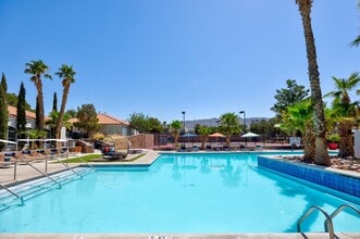 The Retreat in El Paso, TX - Foto de edificio - Building Photo