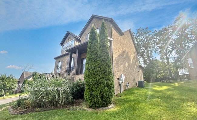 5057 Falling Water Rd in Nolensville, TN - Foto de edificio - Building Photo