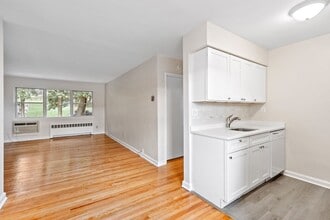 River Edge Commons in River Edge, NJ - Foto de edificio - Building Photo