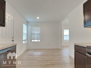 4230 Magnolia Bay Dr in Baytown, TX - Foto de edificio - Building Photo