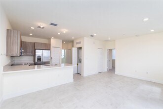 6450 NW 102nd Path in Doral, FL - Building Photo - Building Photo